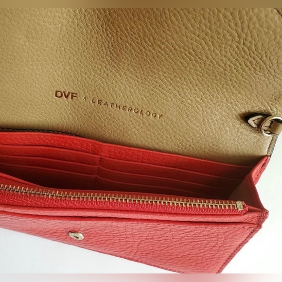 EUC! DVF x Leatherology animal print/red convertible wallet/crossbody. - Picture 4 of 9